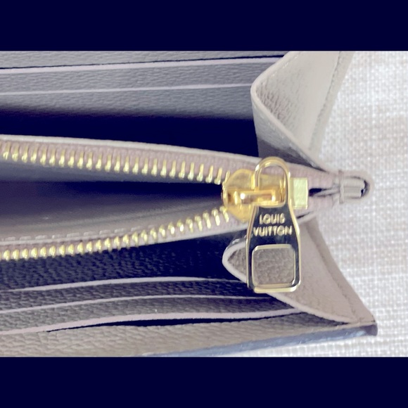 LV Sarah Wallet - Picture 6 of 13